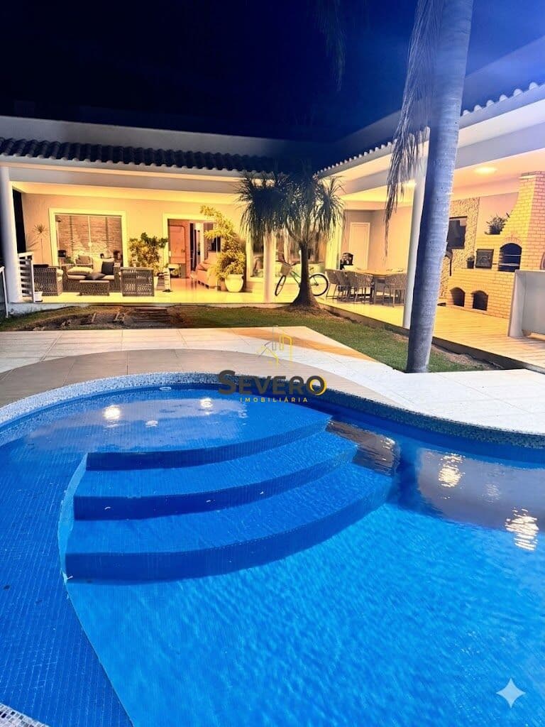 Casa Alto Padrão - Ampla Casa com Piscina, Área Gourmet, Hidromassagem, Sauna, 4 Suítes e Estrutura Completa