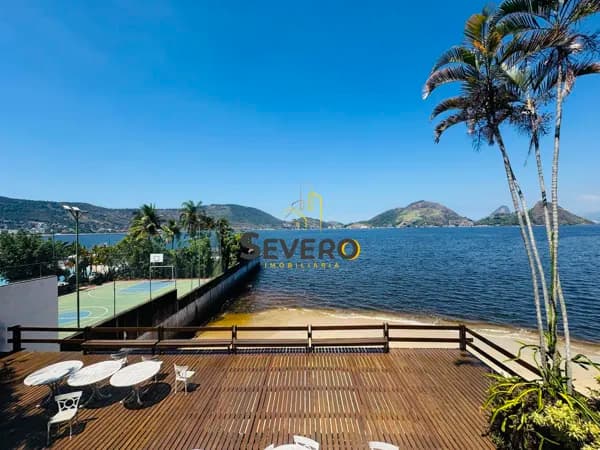 Casa na estrada Froes com praia particular
