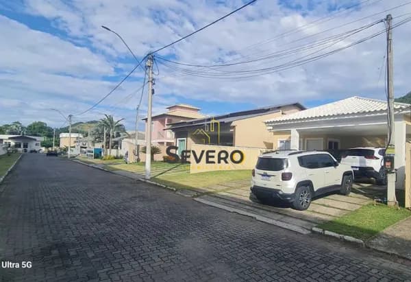 Casa em condomínio fechado com segurança 24h