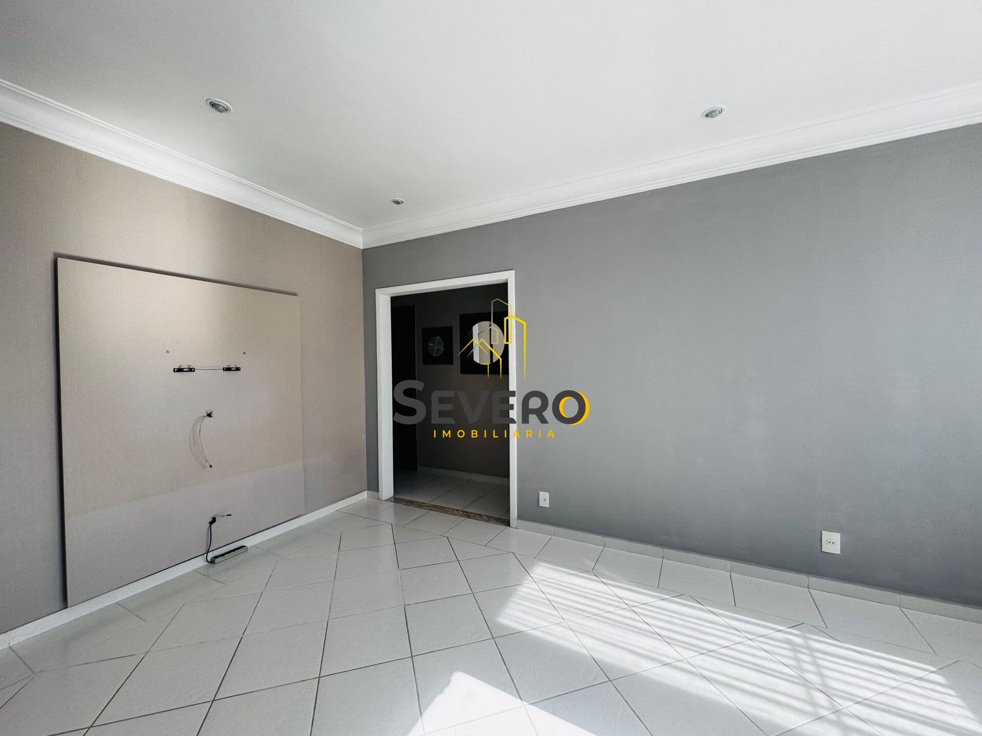 Casa Sobrado com 03 quartos, em ótima localização