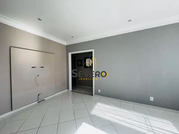Casa Sobrado com 03 quartos, em ótima localização