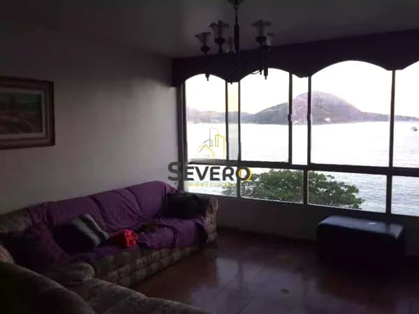 Apartamento com vista Panorâmica para os cartões postais: Pão de Açúcar, Cristo Redentor, Fortaleza de Santa Cruz.... Pé na areia!!
