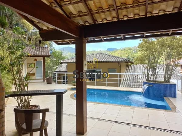 Casa Alto Padrão Triplex área gourmet e Piscina em condomínio à venda em Pendotiba Niterói RJ