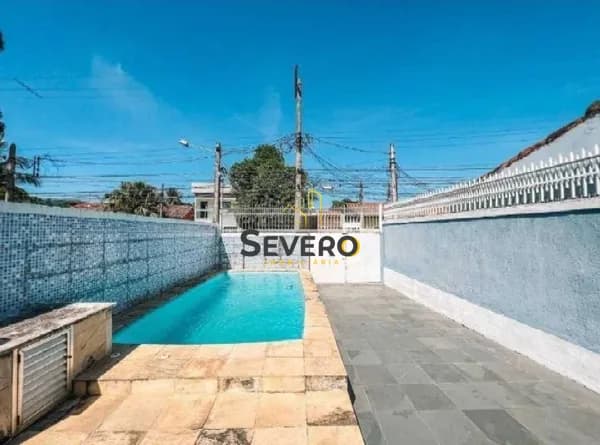 Casa no MARAVISTA a 50m da Av. Central.