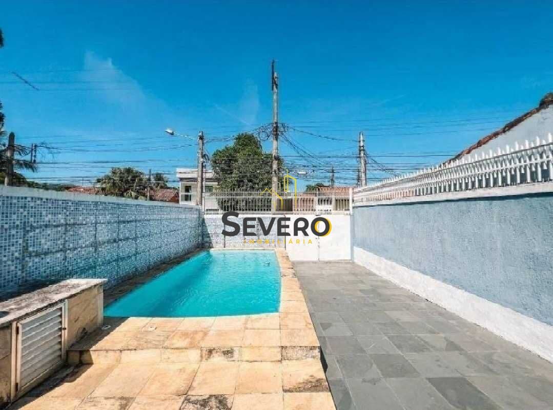 Casa no MARAVISTA a 50m da Av. Central.