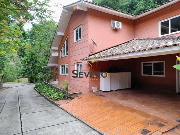 Casa Duplex com 04 quartos e 02 suítes, em São Francisco
