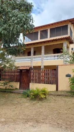 Casa Triplex em Marica