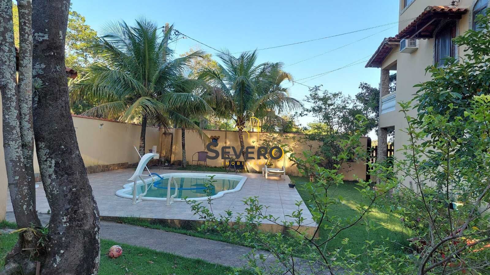 Casa Triplex em Marica