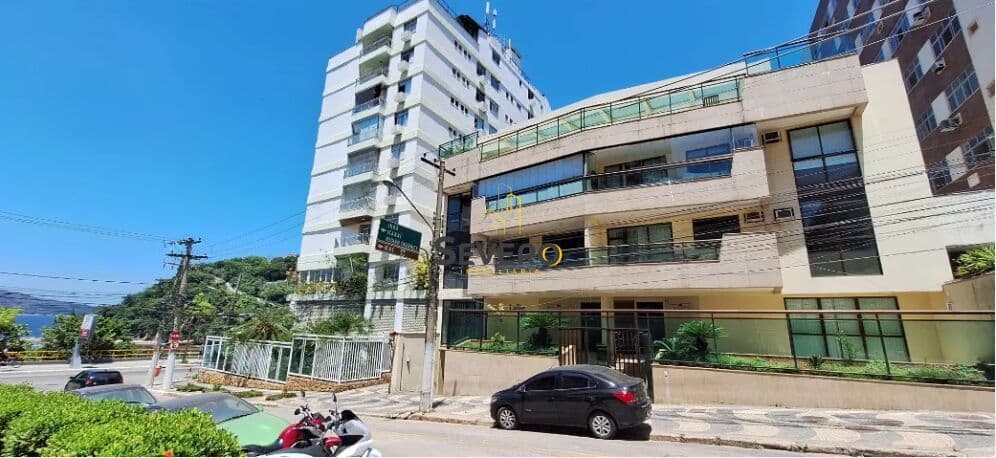 Apartamento Amplo com 3 Quartos (2 Suítes), Varandão com Vista para a Praia de Boa Viagem e 3 Vagas de Garagem