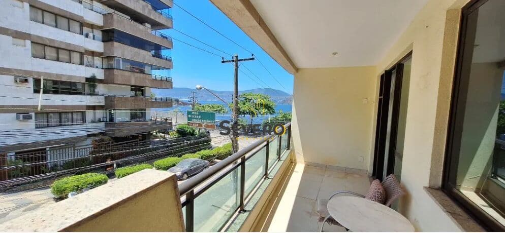 Apartamento Amplo com 3 Quartos (2 Suítes), Varandão com Vista para a Praia de Boa Viagem e 3 Vagas de Garagem
