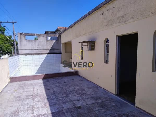 Casa 3 quartos com amplo terreno e piscina, na Trindade - SG