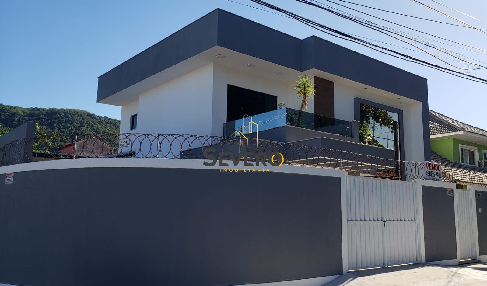 Casa duplex com design moderno de 1ª locação em Piratininga