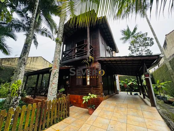 Casa em condomínio fechado