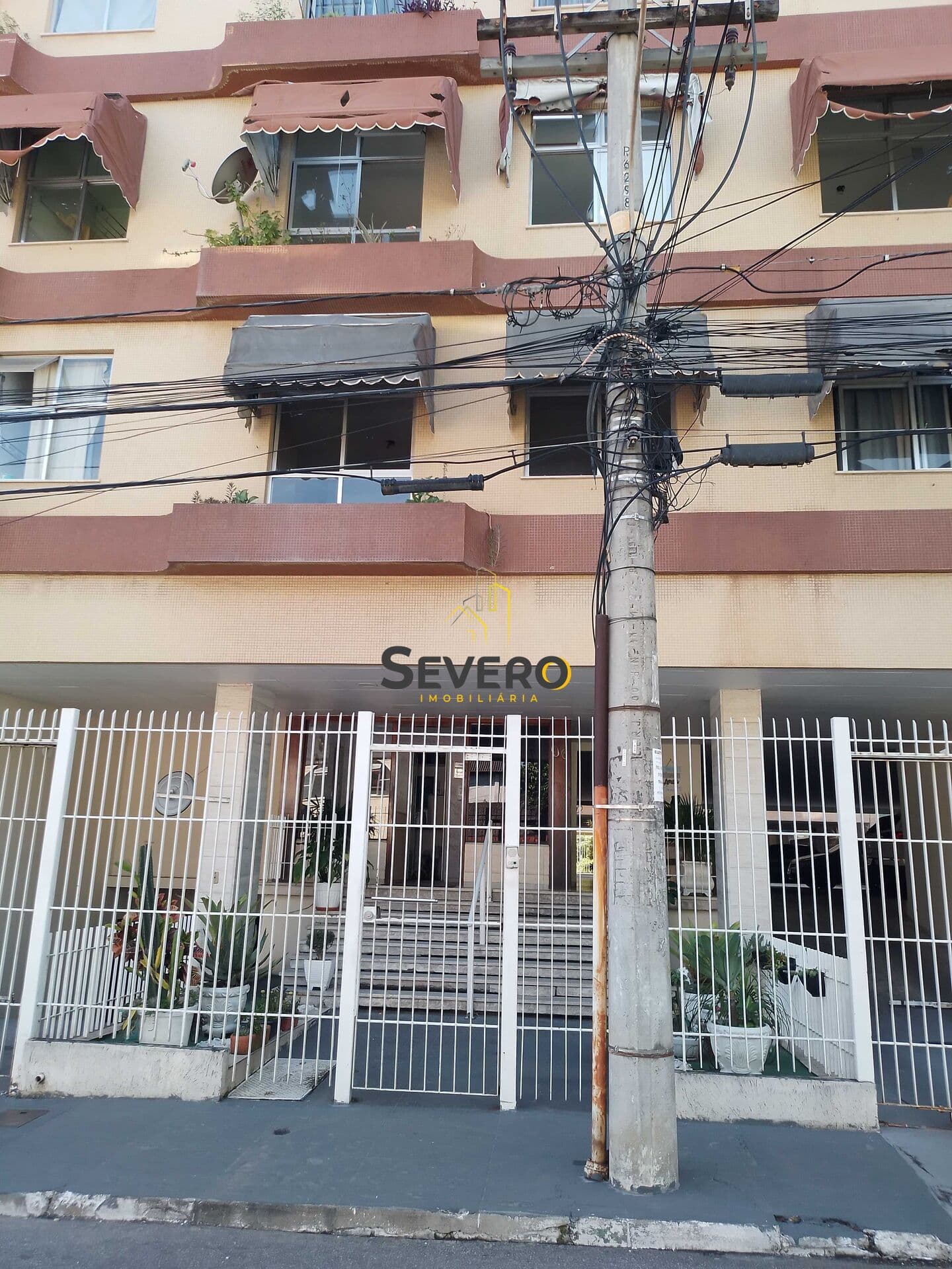 Apartamento 2 quartos ao lado do clube Tamoio.