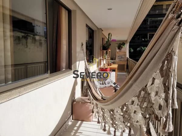 Apartamento de 4 quartos com 2 vagas e lazer Icaraí