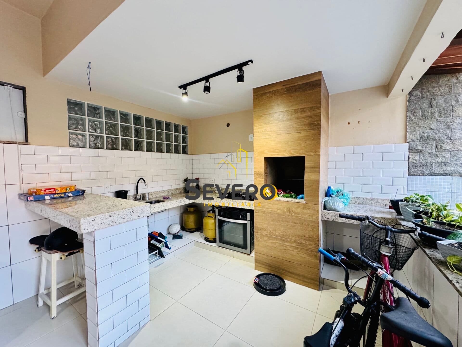 Casa com 3 quartos em excelente localização.