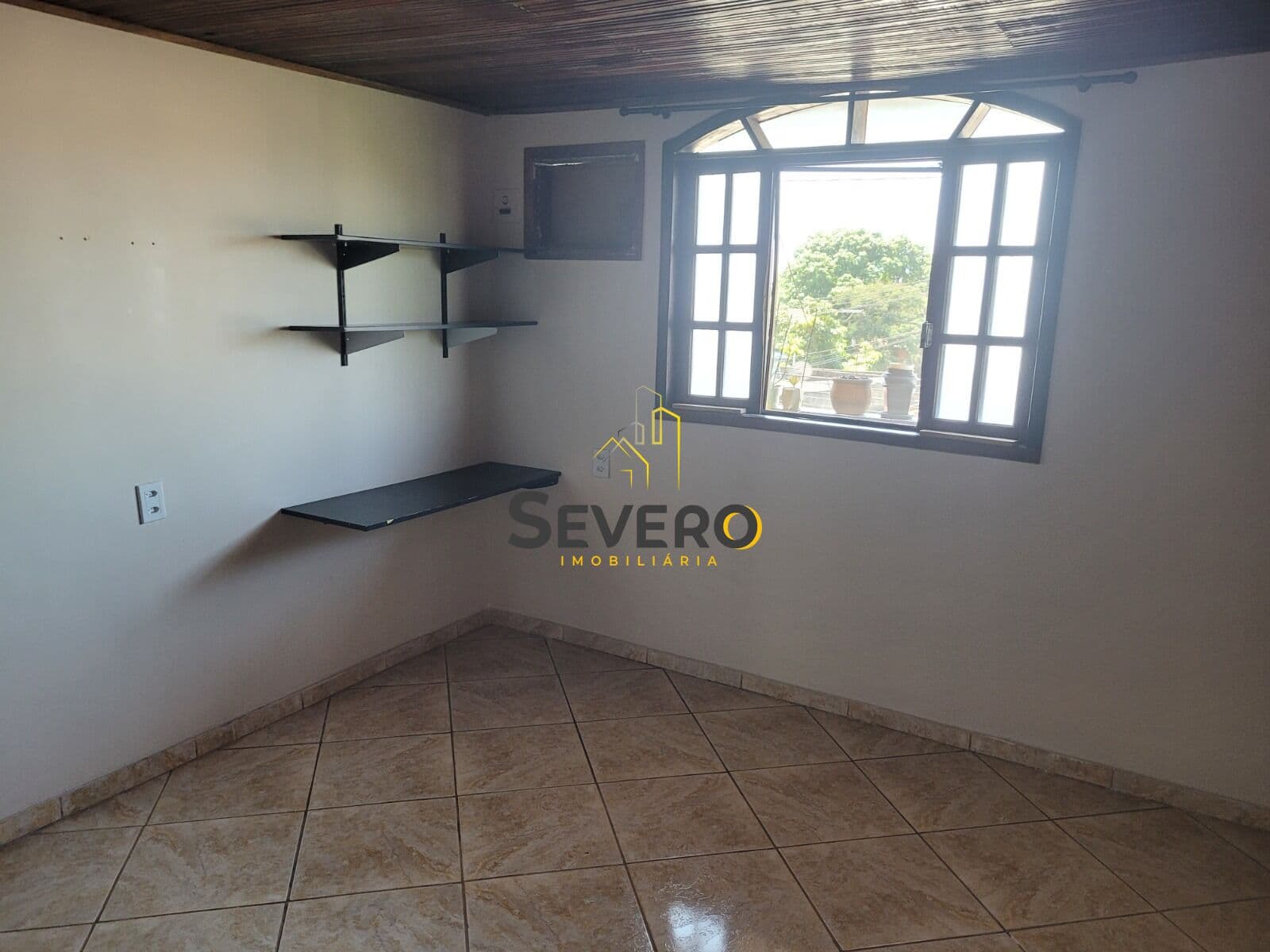 Casa Ampla 2 Quartos, Documentada, Aceita Financiamento e Excelente Localização