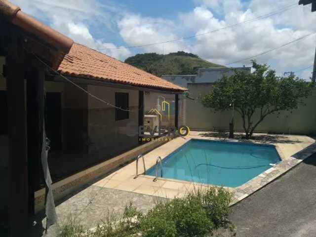 Casa com piscina de alvenaria em Lote de 450m²