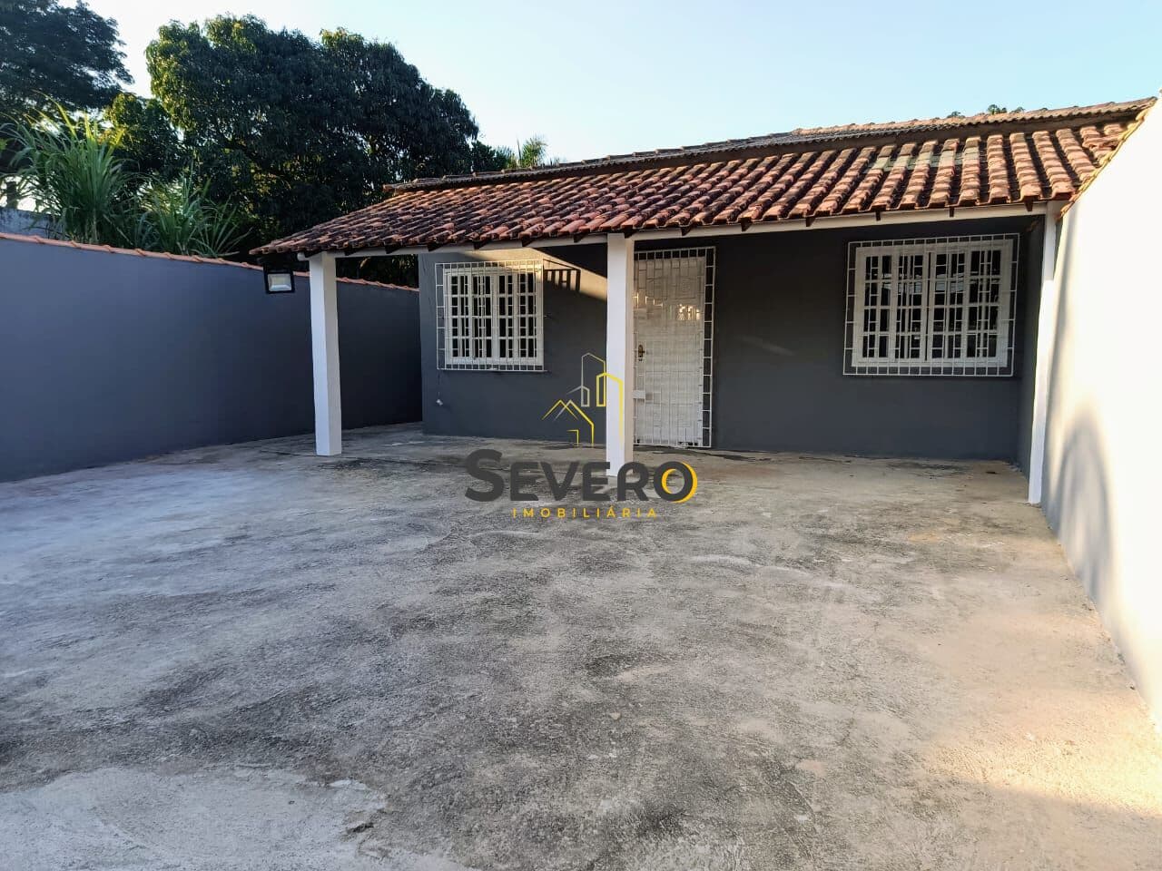 Casa Ampla com 3 Quartos (1 Suíte), Cozinha Planejada com Ilha e Vaga para 4 Carros