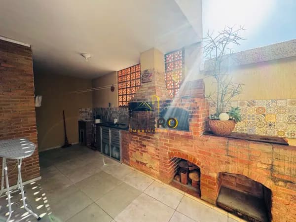 Casa Térrea, 02 quartos, com garagem, no Barro Vermelho