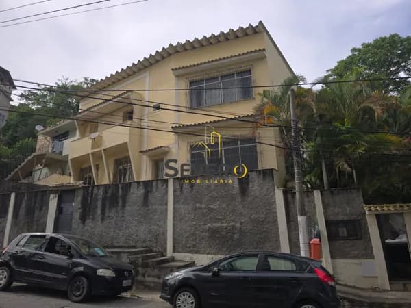 Casa Ampla com 3 Quartos, Anexo Independente e Piscina