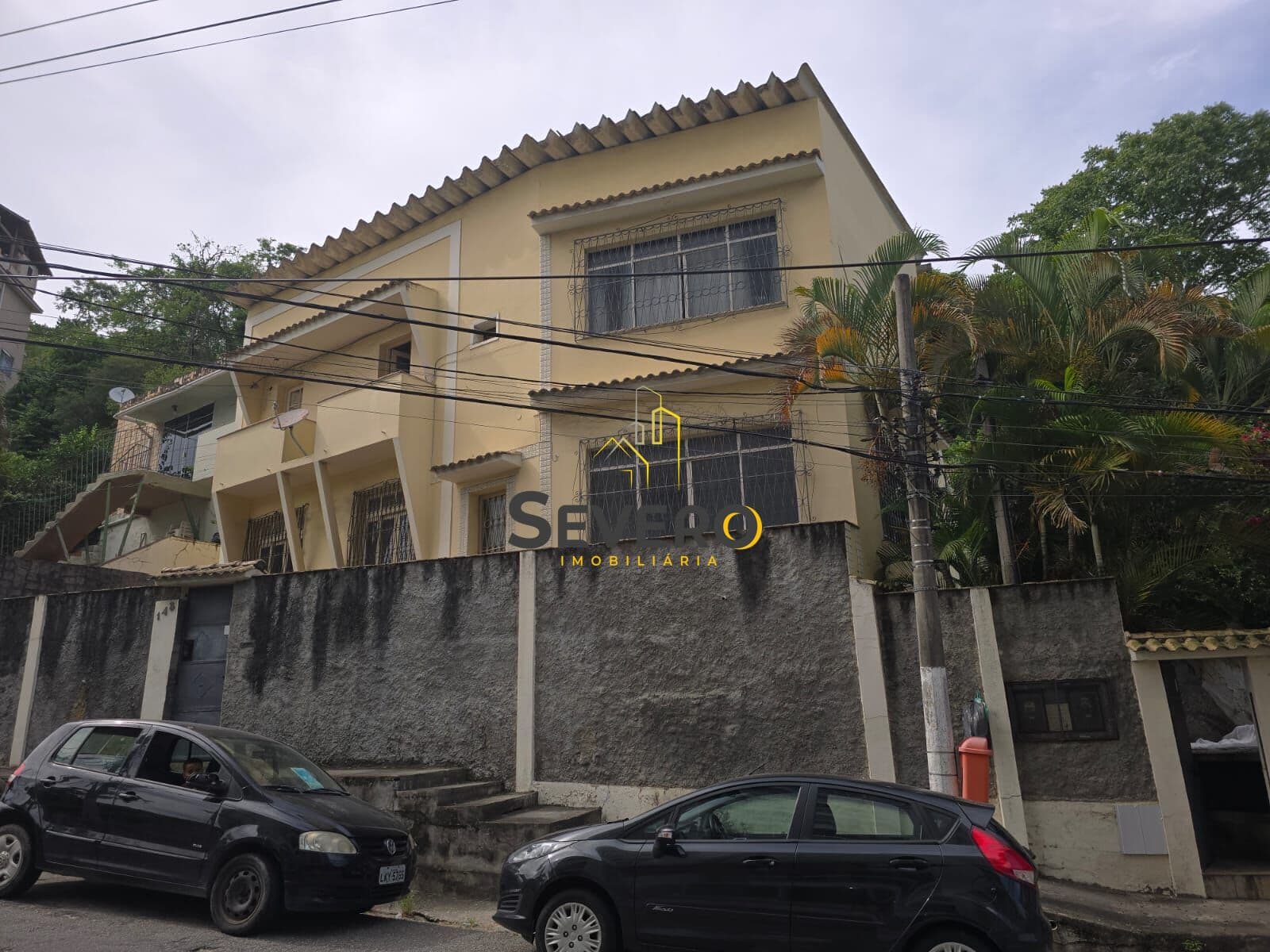 Casa Ampla com 3 Quartos, Anexo Independente e Piscina