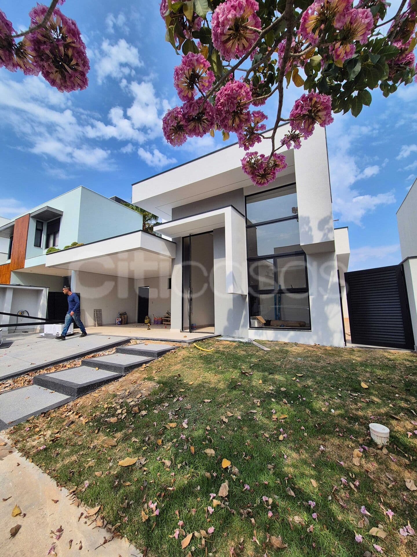 Casa Térrea com Piscina, no Condomínio Chácara Ondina, Sorocaba-SP