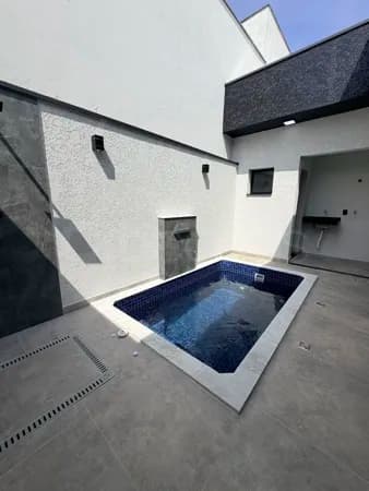 Casa com Piscina em Condomínio Villagio Ipanema