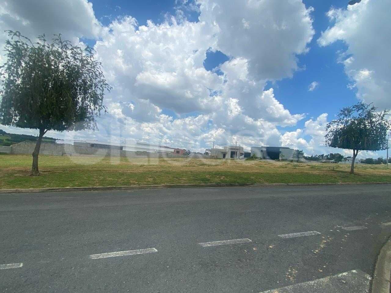 Terreno à venda em condomínio fechado – 1.000 m² –