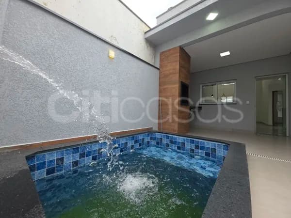 Casa com Piscina em Condomínio Villagio Ipanema