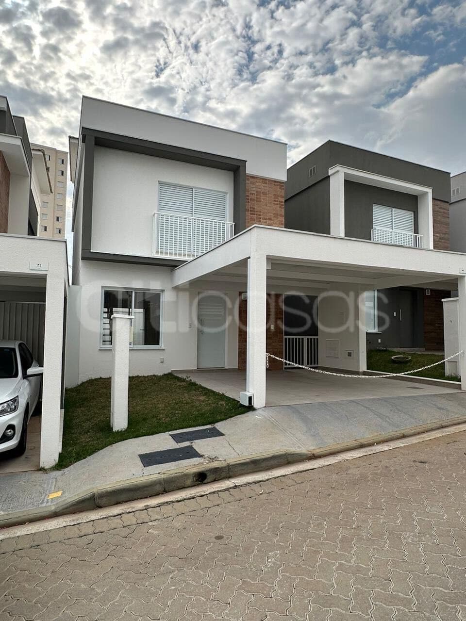 Casa em Condomínio Tirreno, Planeta, Zona Leste