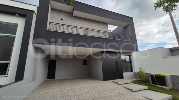 Casa com Piscina em Condomínio no Residencial Terras de São Francisco