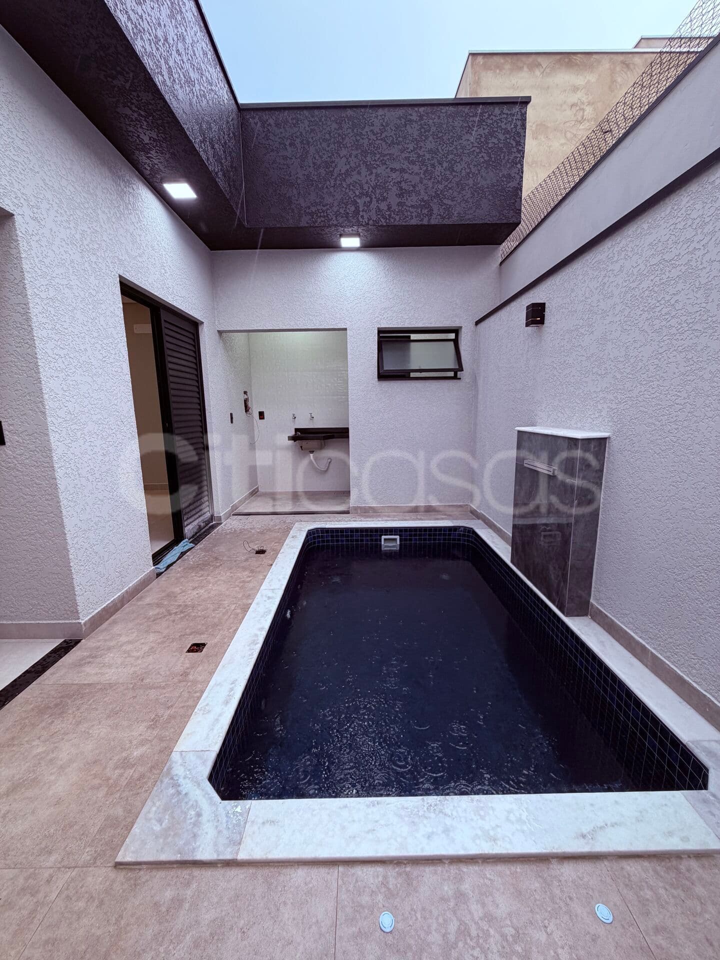 Casa com Piscina em Condomínio Villagio Ipanema