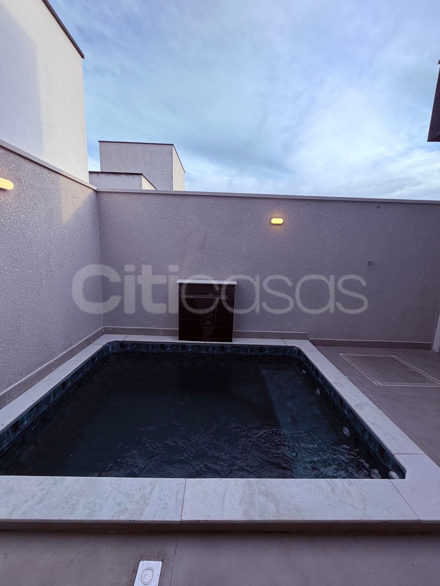 Casa com Piscina em Condomínio Villagio Ipanema