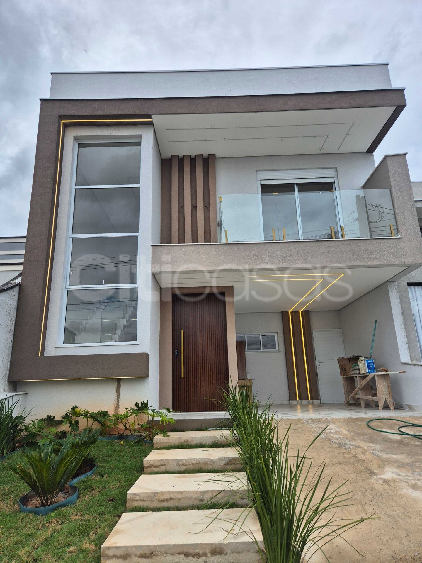 Sobrado com Fino Acabamento, 100% Planejados, com Piscina, No Horto Villagio