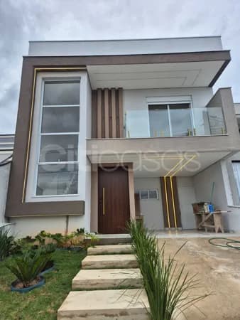 Sobrado com Fino Acabamento, 100% Planejados, com Piscina, No Horto Villagio