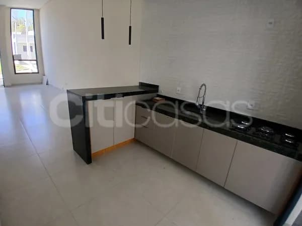 Sobrado mobiliado, de esquina, em Condomínio com Piscina, Horto Florestal Villagio, Sorocaba/SP