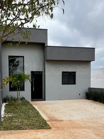 Casa com Piscina em Condomínio Jardim