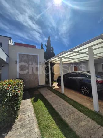 Casa em Condomínio Golden Park