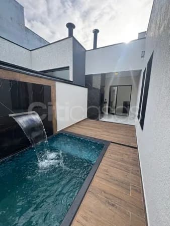 Casa com Piscina em Condomínio Villagio Ipanema
