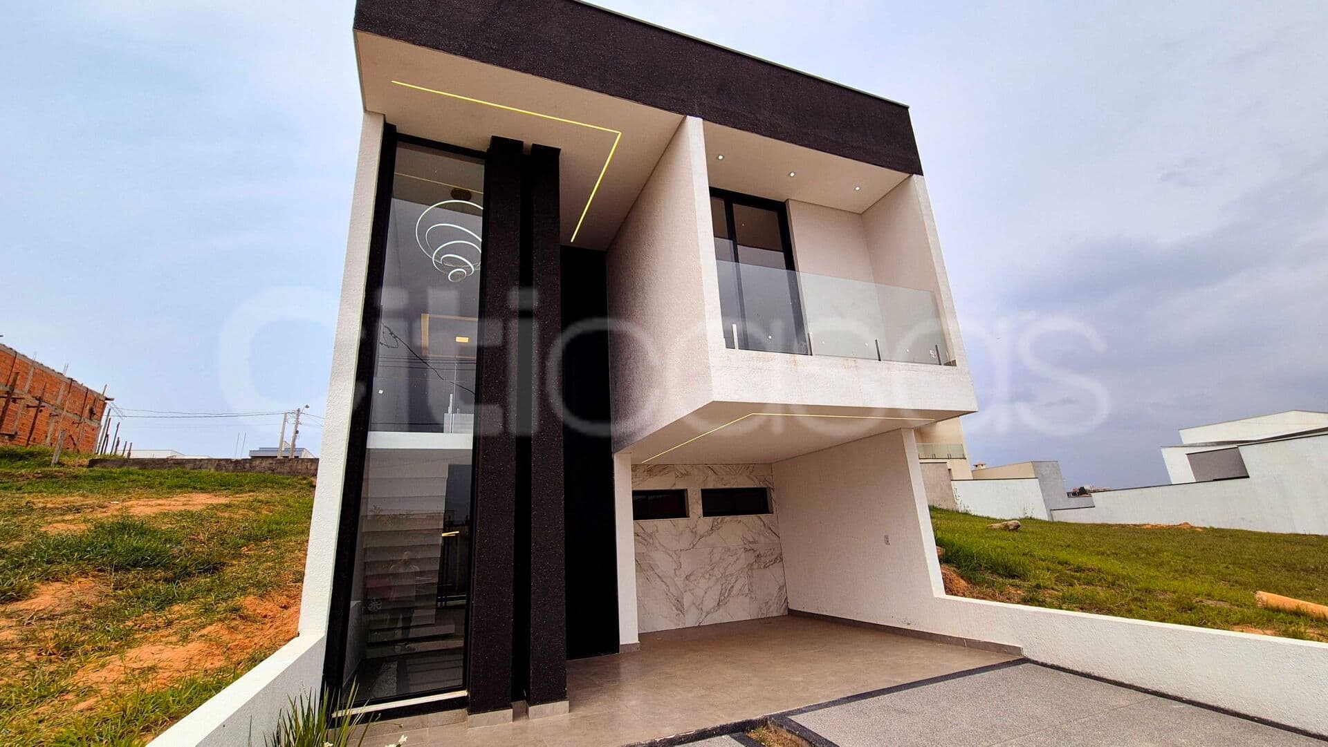Sobrado em Condomínio com Piscina, Horto Florestal Villagio, Sorocaba/SP