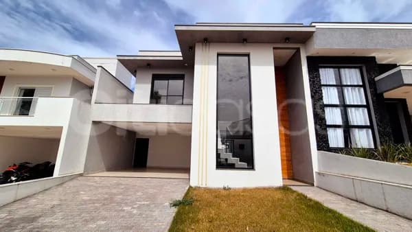Casa com Piscina, Condomínio Campos do Conde