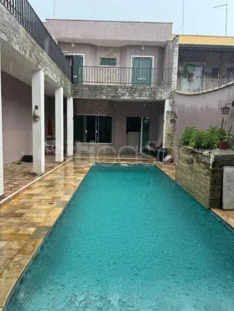 Sobrado com Piscina