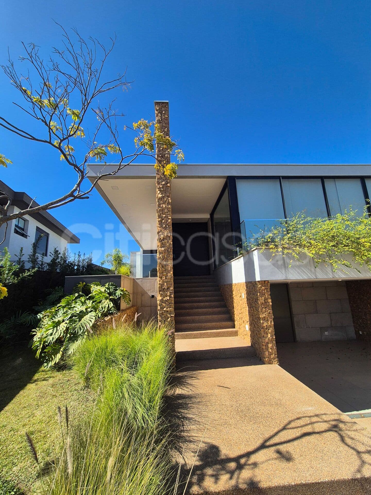 Casa Moderna com Piscina Raia e Vista, no Condomínio ALPHAVILLE NOVA ESPLANADA