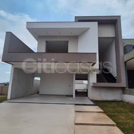 Sobrado com Piscina, no Condomínio Campos do Conde, no Cajurú, distrito do Éden Sorocaba