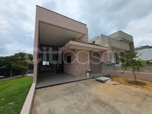 Casa com Piscina em Condomínio Villagio Ipanema