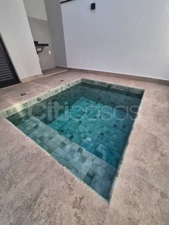 Casa com Piscina em Condomínio no Terras de São Francisco