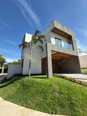 Casa com Piscina em Condomínio no Residencial Terras de São Francisco