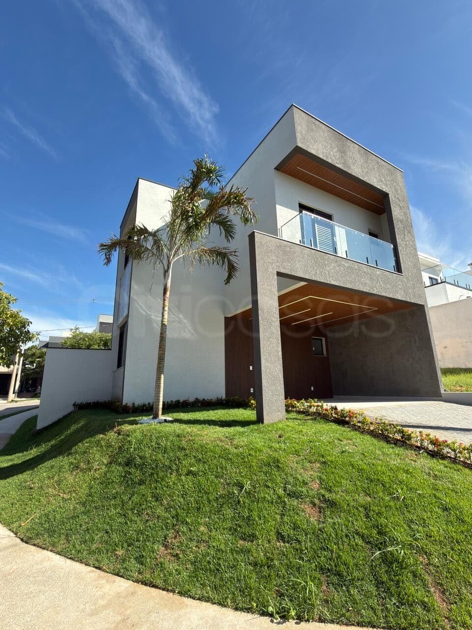 Casa com Piscina em Condomínio no Residencial Terras de São Francisco
