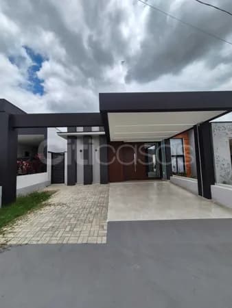 Excelente Casa Condomínio Jardim, Com SPA e Suíte Master + Closet,